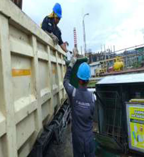 Pembersihan-Sampah-Kilang-Pertamina-2 Pembersihan-Sampah-Kilang-Pertamina-2