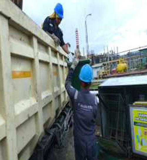 Pengangkutan-Sampah-Kilang-Pertamina-2 Pengangkutan-Sampah-Kilang-Pertamina-2